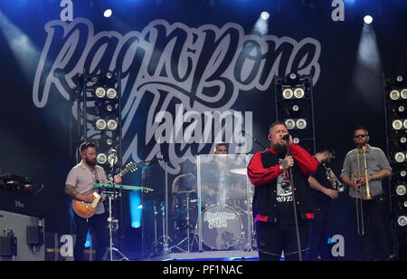 Rag'n'Bone Man performing le deuxième jour de Rize Festival à Hylands Park, Chelmsford. Banque D'Images