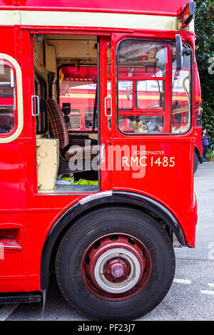 Londres Routemaster rouge double decker bus, Imberbus jour de bus entre classique et de Warminster Village Imber prises à Warminster, Wiltshire, Royaume-Uni Le Banque D'Images