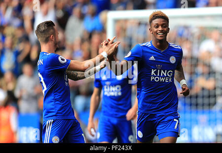 Leicester City's Demarai Gray (à droite) célèbre après des Wolverhampton Wanderers Matt Doherty (pas sur la photo) un but lors de la Premier League match à la King Power Stadium, Leicester. Banque D'Images