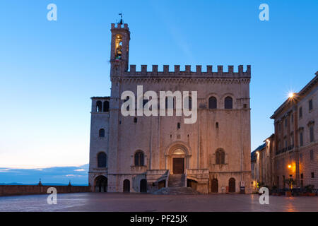 Palazzo dei Consoli, Consul Palace au coucher du soleil, l'ancienne mairie. Gubbio Ombrie Italie Banque D'Images