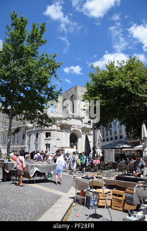 Des scènes de rue dans la ville d'Avignon, Provence, France Banque D'Images