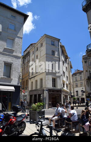 Des scènes de rue dans la ville d'Avignon, Provence, France Banque D'Images