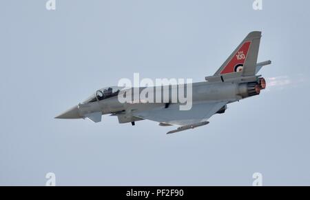 L'Eurofighter Typhoon de la RAF RGF4 avec la RAF100 Logo sur la queue célébrant le centenaire de la Royal Air Force au RIAT 2018 Banque D'Images