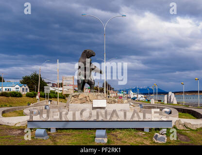 Statue de Mylodon, Puerto Natales, Ultima Esperanza Province, en Patagonie, au Chili Banque D'Images