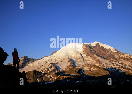 WA14726-00...WASHINGTON - Vue du mont Rainier dans Fremount de mont Mount Rainier National Park. Banque D'Images