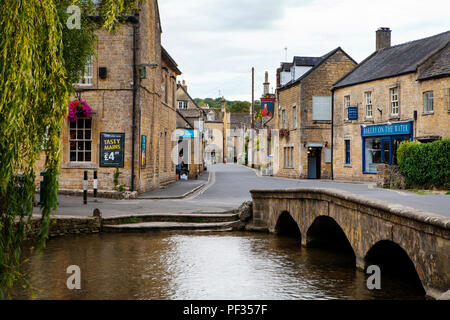 Bourton-on-the-water, UK - 8 août 2018 : Bourton-on-the-Water est un village dans la région rurale du sud de la région des Cotswolds Angleterre centrale Banque D'Images