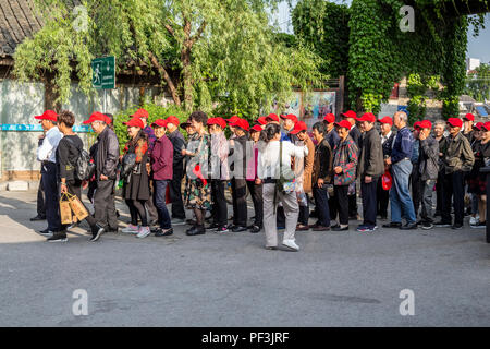 Yangzhou, Jiangsu, Chine. Groupe de touristes chinois. Banque D'Images