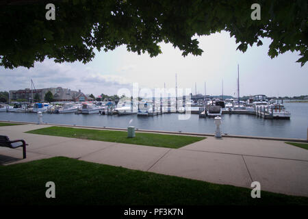 Municipal Marina sur le Pere Marquette Lac à Ludington, Michigan, USA. Banque D'Images