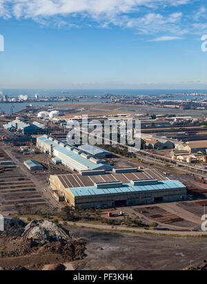 Vue aérienne de la zone industrielle du port de Newcastle. Newcastle est une importante zone industrielle avec la fabrication de l'acier et du charbon de l'industrie lourde dominante Banque D'Images