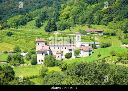 L'ancien monastère de Astino Bergame, placé à l'Astino Valley, une partie du Parc Régional des Collines de Bergame, Lombardie, Italie Banque D'Images