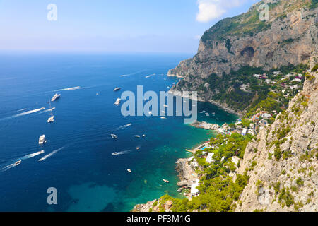 Vue spectaculaire de Capri côte rocheuse, l'île de Capri, Campanie, Italie Banque D'Images