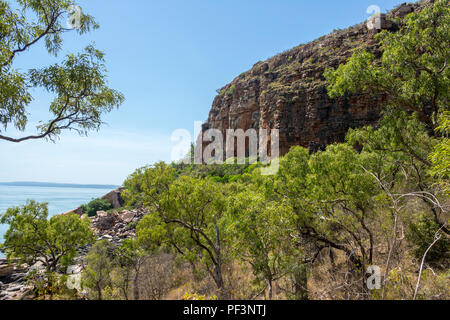 Le sentier de randonnée de l'art autochtone des grottes à Raft Bay, Kimberley Coast, Australie occidentale Banque D'Images