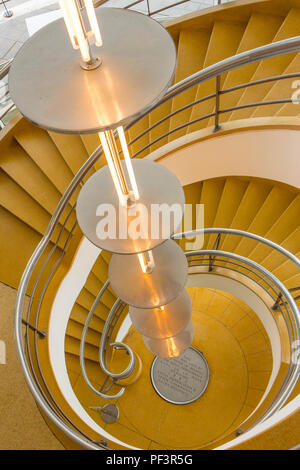 Dans les escaliers De La Warr Pavilion - Bexhill on Sea, East Sussex Banque D'Images