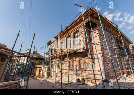 Maison traditionnelle turque en attente de restauration et rénovation à Eskisehir Banque D'Images