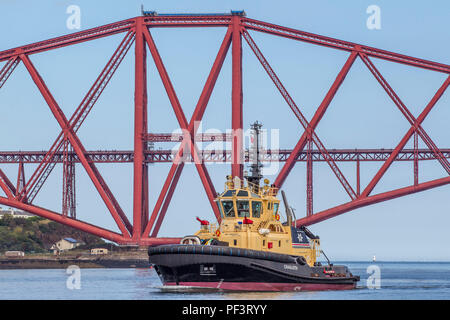 Tug Boat on River Suite Banque D'Images