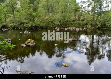 Rivière à Rogie tombe, un835, Strathpeffer, Ecosse Banque D'Images