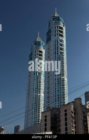 Tardeo Jehangir Boman Behram Road Entrepreneur Hafeez architecte des bâtiments les plus grands l'Imperial Tours Jumelles bâtiments résidentiels, à Mumbai en Inde. Banque D'Images