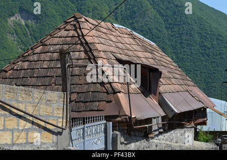 Kis village près de Sheki, dans les contreforts du Grand Caucase du nord de l'Azerbaïdjan Banque D'Images