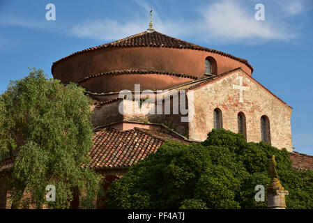L'église de Santa Fosca, Île de Torcello, Venise, Italie, Europe. Banque D'Images