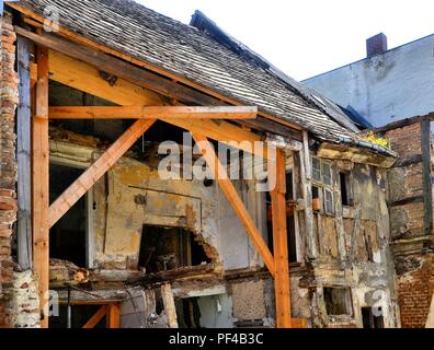 Maison à colombages en difficulté dans la vieille ville de Brandebourg Banque D'Images