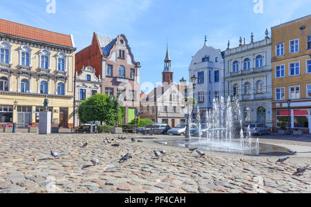 Tczew en Pologne, Gdansk Pomerania - immeuble historique les maisons à la place qu'Haller joue rôle de place du marché de la vieille ville Banque D'Images