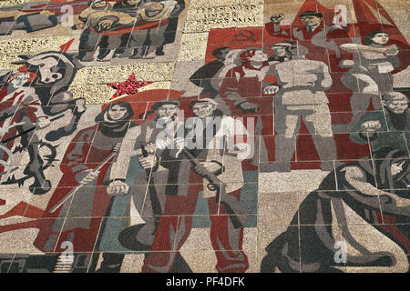 "La voie de la murale le drapeau rouge" au Palais de la Culture à Dresde Banque D'Images