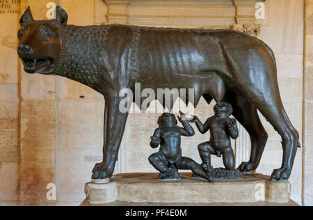 Sculpture en bronze la Louve du capitole dans les musées du Capitole, Rome, Italie Banque D'Images