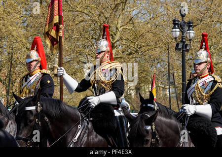Life Guards of the Household Cavalry, régiment monté sur le Mall, Londres Angleterre Royaume-Uni Banque D'Images