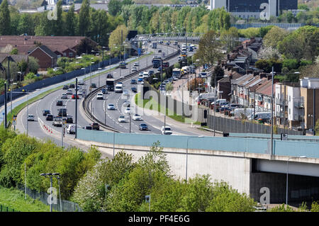 La circulation sur route à Newham Beckton, Londres, Angleterre, Royaume-Uni, UK Banque D'Images