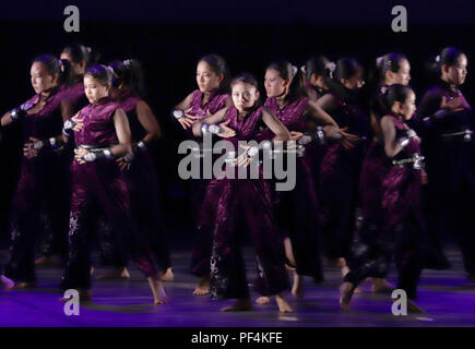 Yokohama, Japon. Août 17, 2018. Les membres de l'équipe de danse de l'école secondaire de Kori Doshisha Osaka effectuer la danse au Japon high school dance championships 'Dance' Stadium à Yokohama, suburban Tokyo le Vendredi, Août 17, 2018. Kori Doshisha a gagné la grande classe des championnats. Credit : Yoshio Tsunoda/AFLO/Alamy Live News Banque D'Images