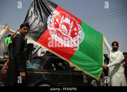 Kaboul, Afghanistan. Août 19, 2018. Les Afghans à célébrer le Jour de l'indépendance afghane à Kaboul, capitale de l'Afghanistan, l'Afghanistan, le 19 août 2018. Afghanistan le dimanche a marqué le 99e anniversaire de son indépendance de l'Empire britannique de l'occupation au milieu de la détérioration de la situation en matière de sécurité. Credit : Rahmat Alizadah/Xinhua/Alamy Live News Banque D'Images