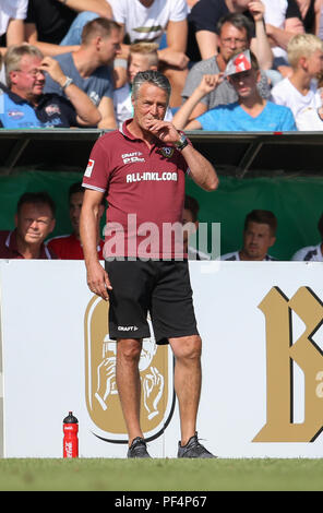 Lotte, Allemagne. Août 18, 2018. Le soccer, le DFB, 1er tour, le SV Roedinghausen vs SG Dynamo Dresde au Sportpark am Lotter Kreuz. Coach Uwe Neuhaus de Dresde se tient à l'écart. Credit : Friso Gentsch/dpa/Alamy Live News Banque D'Images