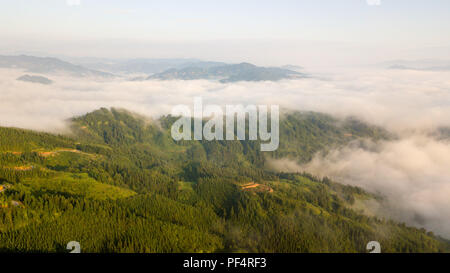 Congjiang, province de Guizhou, Chine, 19 août 2018 une mer de nuages.Costfoto:Crédit/Alamy Live News Banque D'Images