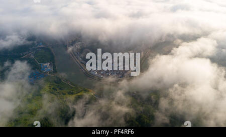 Congjiang, province de Guizhou, Chine, 19 août 2018 une mer de nuages.Costfoto:Crédit/Alamy Live News Banque D'Images