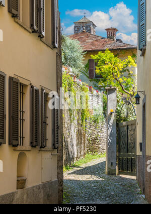 Vue panoramique à Lenno, petit village magnifique et donnant sur le lac de Côme, Lombardie, Italie. Banque D'Images