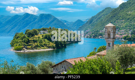 Vue panoramique à Lenno, petit village magnifique et donnant sur le lac de Côme, Lombardie, Italie. Banque D'Images