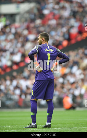 Hugo Lloris d'éperons au cours de la Premier League match entre Tottenham Hotspur et Fulham au stade de Wembley à Londres. 18 août 2018 Editorial uniquement. Pas de merchandising. Pour des images de football Premier League FA et restrictions s'appliquent inc. aucun internet/mobile l'usage sans licence FAPL - pour plus de détails Football Dataco contact Banque D'Images