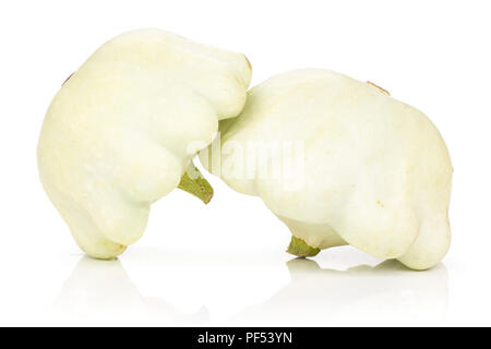 Groupe de deux pattypan blanc tout l été squash isolé sur fond blanc Banque D'Images