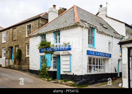 MOUSEHOLE, Angleterre - le 20 juin : l'Mousehole cadeaux dans le village de pêcheurs traditionnel cornouaillais de Mousehole. Dans la région de Mousehole, Cornwall, Angleterre. Sur 20t Banque D'Images