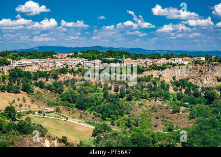 Dans le magnifique village perché de Civita di Bagnororigio, une ville de la province de Viterbo dans le centre de l'Italie. Banque D'Images