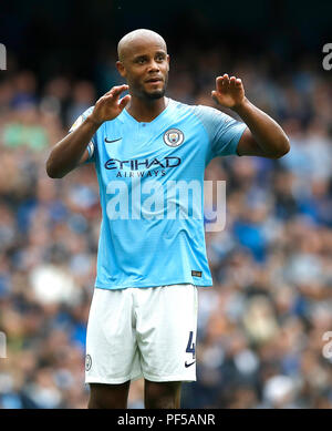 Manchester City's Vincent Kompany réagit au cours de la Premier League match au stade Etihad, Manchester. Banque D'Images