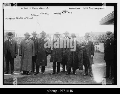 Au jeu de la Série mondiale, NY- John Whalen, l'amiral Osterhaus, R. Waldo, le capitaine Hill, Gov. Foss, R.A.C. Smith, maire Gaynor, maire Fitzgerald, Boston Banque D'Images