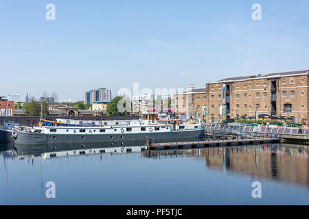 Péniche péniche aménagé à West India Quay, Canary Wharf, London Borough de Tower Hamlets, Greater London, Angleterre, Royaume-Uni Banque D'Images