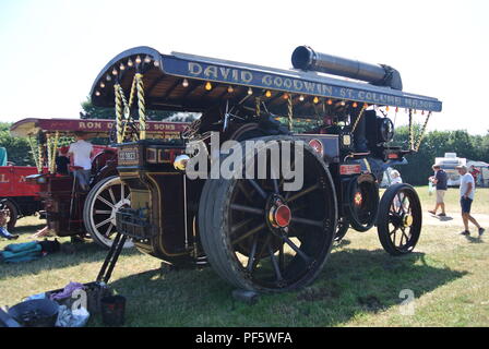 Un 1915 Burrell 3 débit Showman CDC's Road Loco 'Earl Kitchener' stationné sur l'affichage à Torbay, juste à vapeur Churston, Devon, Angleterre. Banque D'Images