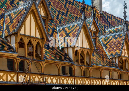 Les Hospices de Beaune ou Hôtel-Dieu de Beaune, un hôpital médiéval dans la ville de Beaune en Bourgogne dans l'est de la France. Fondée en 1443, i Banque D'Images