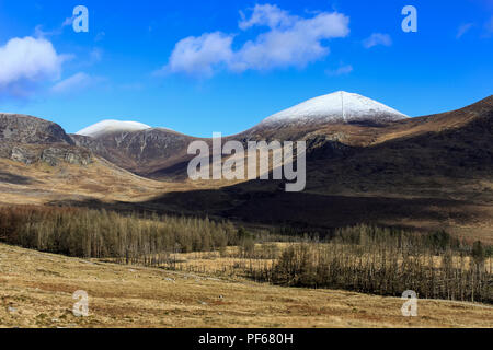 Beaucoup de Slieve Donard Slieve et Commedagh vu de Annalong Valley dans les montagnes de Mourne, N.Ireland. Banque D'Images