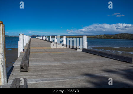 Quai sur le lac Illawarra Kanahooka Banque D'Images