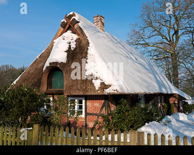 Naturpark Lüneburger Heide, hiver, Bauernhaus in Wilsede, Gemeinde Bispingen, Landkreis Soltau-Fallingbostel, Niedersachsen, Allemagne | Nature Reserve Banque D'Images