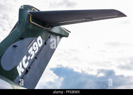 Avion à réaction de transport Embraer KC-390 au Farnborough International Airshow FIA, aviation, salon aéronautique. Queue haute Banque D'Images