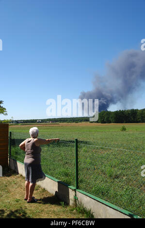 L'incendie à été chaud dans une ferme rurale Banque D'Images